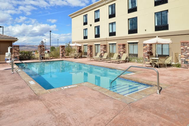 Holiday Inn Express & Suites Page - Lake Powell Area, an IHG Hotel