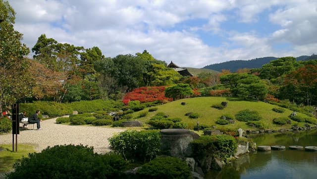 Isuien Garden and Neiraku Museum