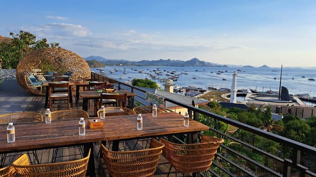 Taman Laut Handayani Seafood Restaurant Labuan Bajo