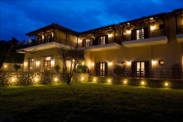 Dellas Boutique Hotel