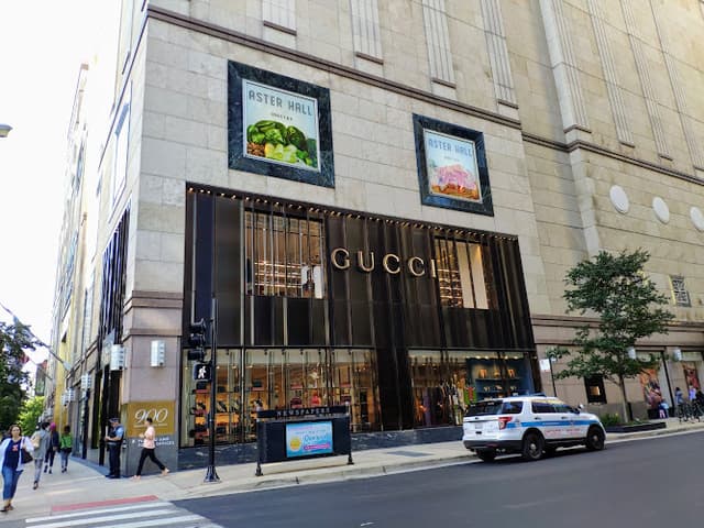 900 North Michigan Shops