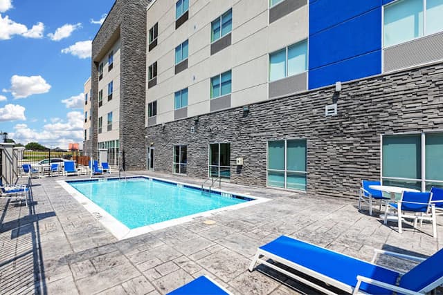 Holiday Inn Express & Suites Denton - Sanger, an IHG Hotel