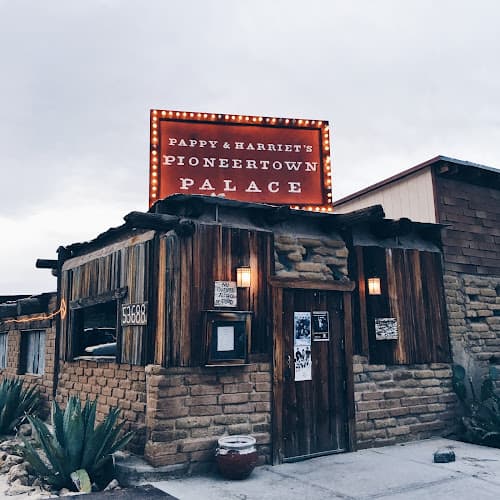 Pappy + Harriet's