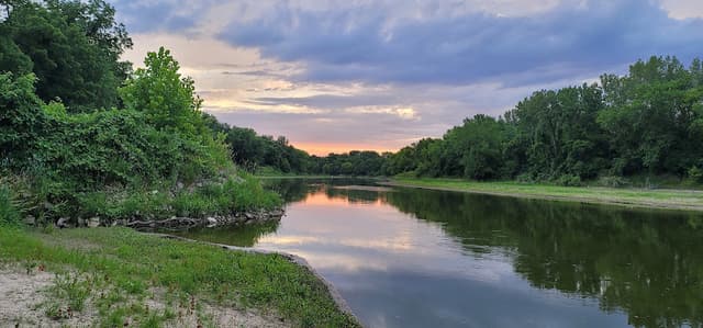 Walnut Woods State Park