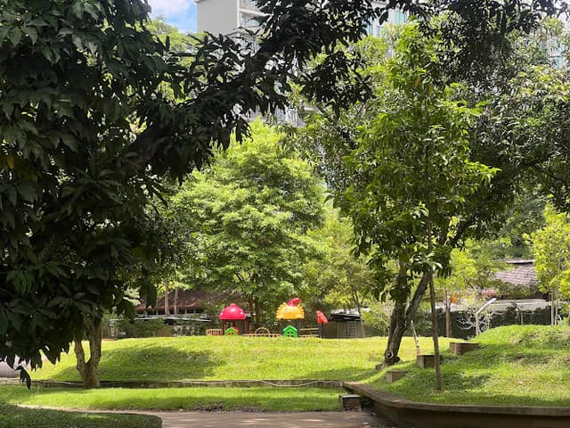 Charoen Prathet Public Park