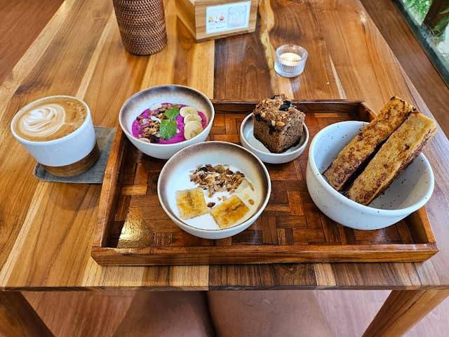 MIMAMORI CAFE LABUAN BAJO