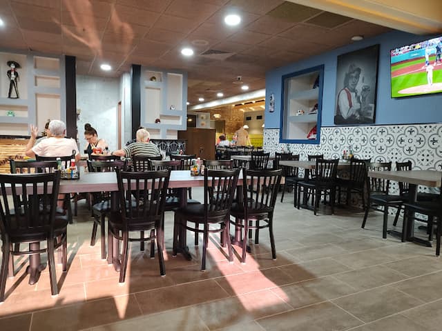 Vallartas Bar & Grill