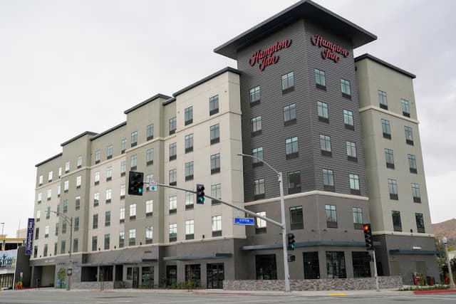 Hampton Inn Riverside Downtown