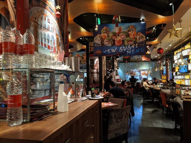 Happy Bar & Grill