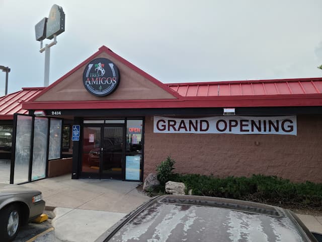 Tres Amigos (Lincolnway)