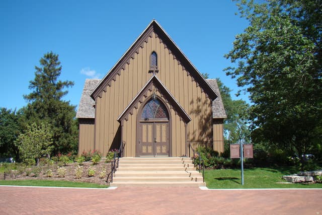 Naper Settlement