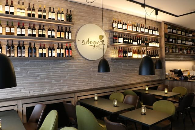 Adega Nau Weinbar & -Verkauf