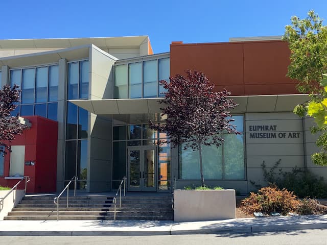 Euphrat Museum Of Art