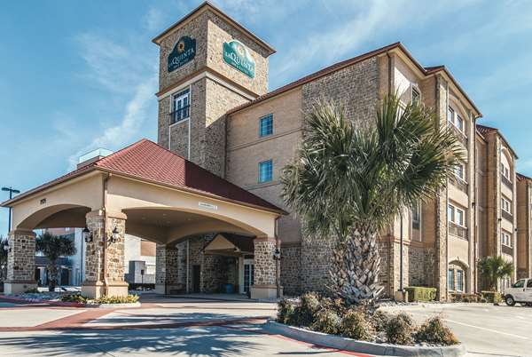 La Quinta Inn & Suites by Wyndham Dallas Grand Prairie South