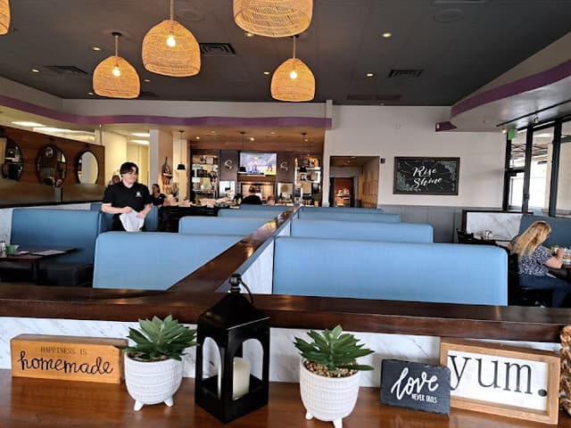 Four Sisters Cafe