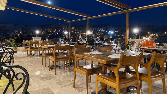 Cratus premium restaurant & Lounge