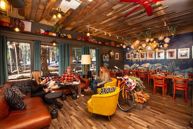 FUMO Cafe, Eatery & Bar