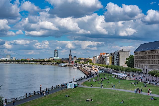 Rheinuferpromenade Düsseldorf