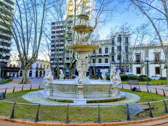 Constitution Plaza