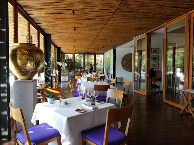 SEEDS Restaurant & Lounge