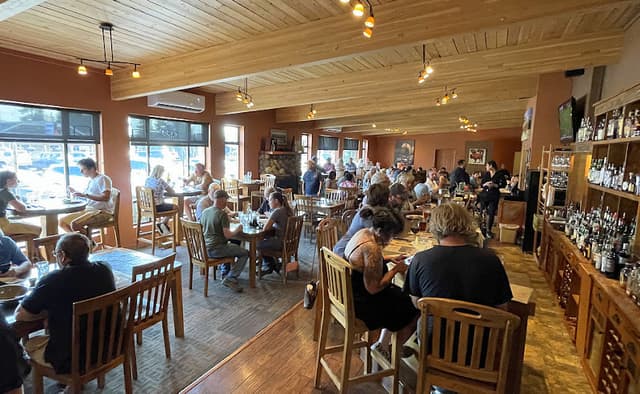 Madison Crossing Lounge