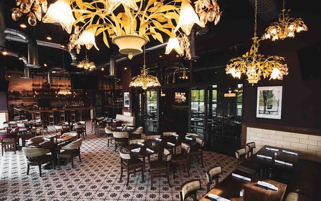Fado Pub & Kitchen
