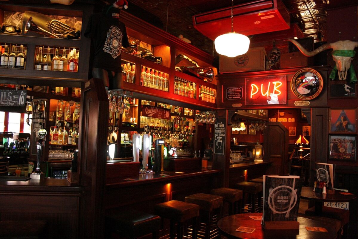 10 Book Lovers Tours of Irish Literary Pubs: Sip and Savor Ireland’s Rich Literary Heritage