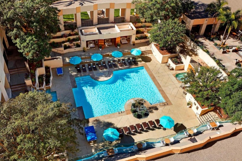 Aerial view of San Diego Marriott Mission Valley building and pool