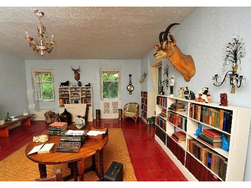 Ernest Hemingway Home and Museum: Visit the residence of the legendary author and see the famous six-toed cats. 