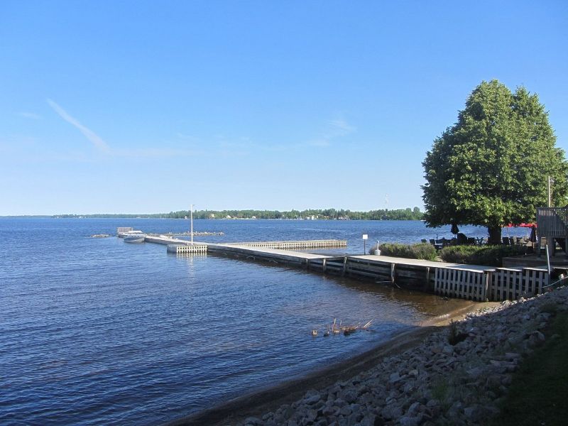Fort Frances: Just across the Rainy River lies the town of Fort Frances, Ontario.