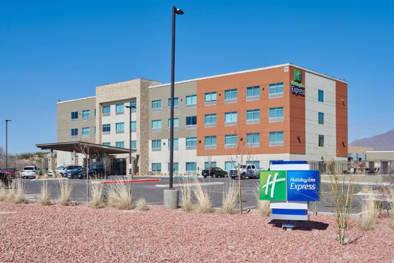 Holiday Inn Express & Suites El Paso - Sunland Park Area, an IHG Hotel building exterior