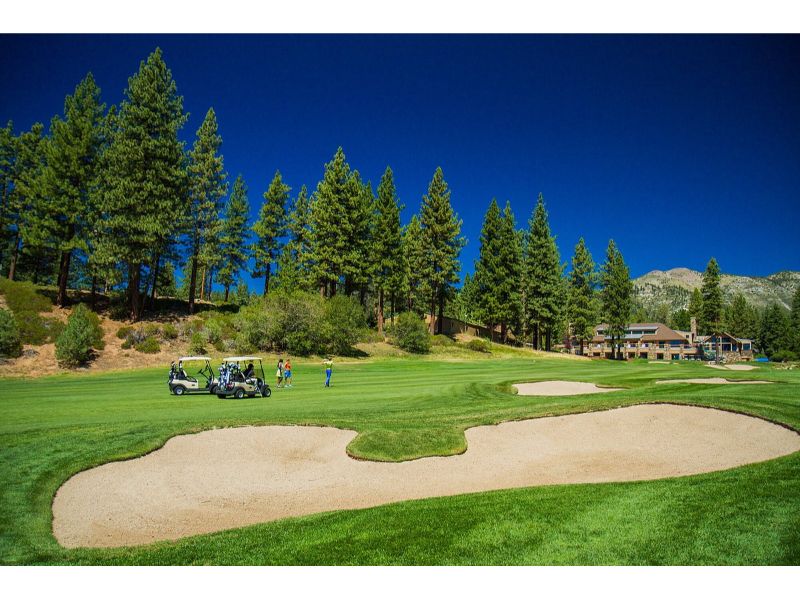 Golf enthusiasts will appreciate the presence of two excellent golf courses in Incline Village: the Incline Village Championship Golf Course and its sibling course.
