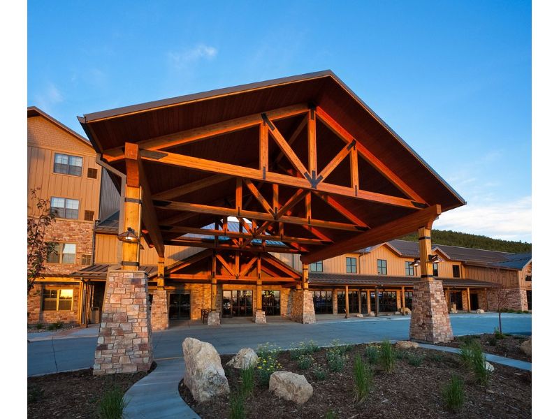 On the accommodations front, visitors have a wide range of options. A prime example is The Lodge at Deadwood which combines luxury lodging with a full-service casino and two award-winning restaurants.