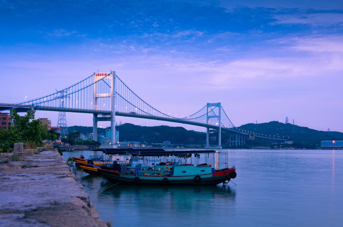 Night view of Shantou Bay Bridge, Shantou City, Guangdong Province, China