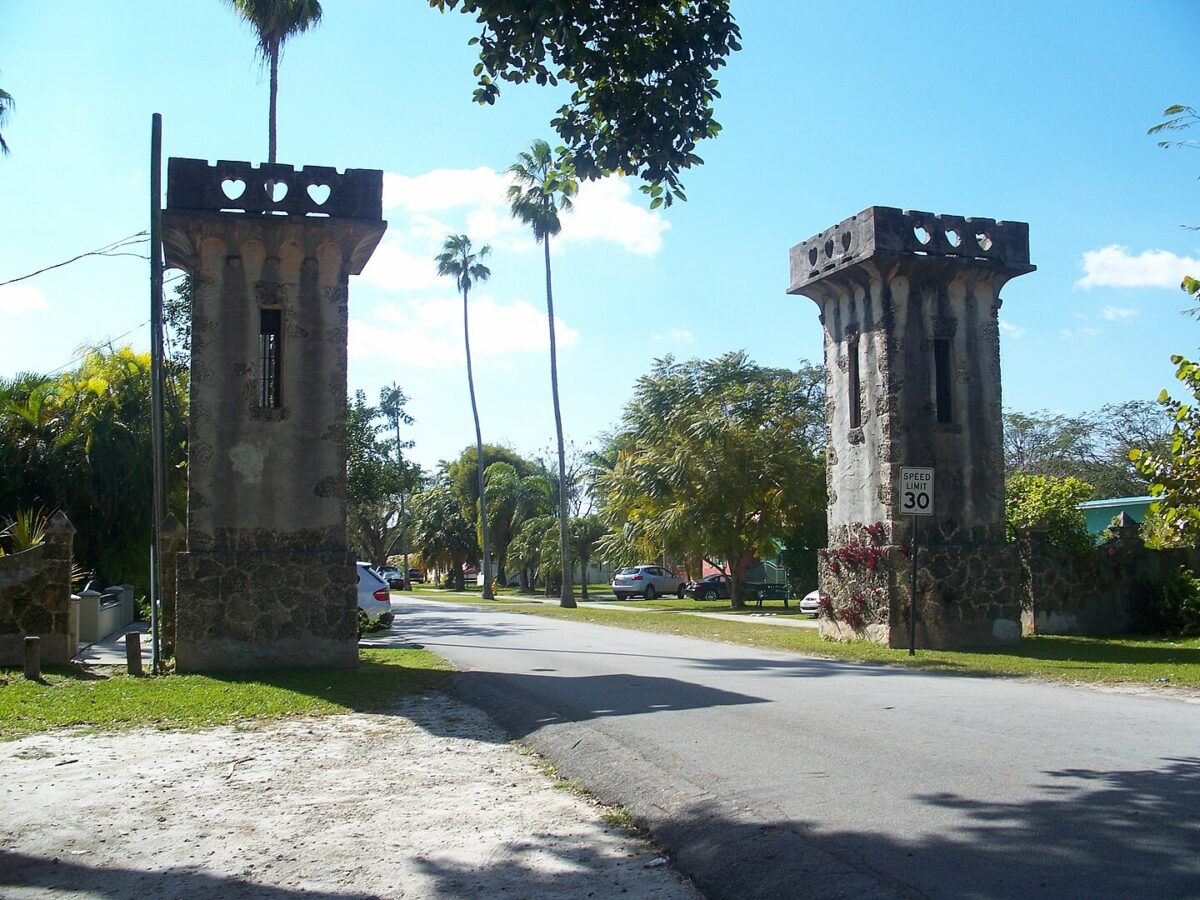 Coral Gables Wayside Park Entrance