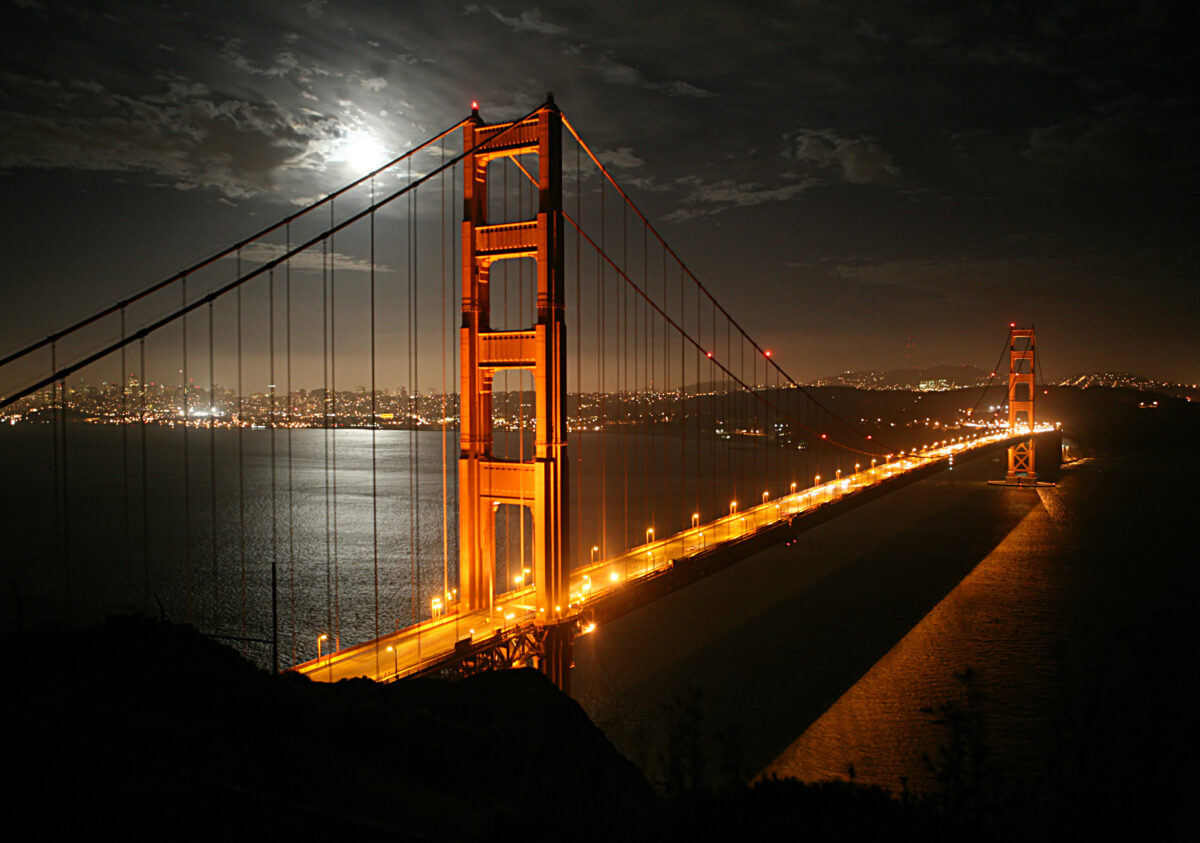 Golden Gate bridge at night