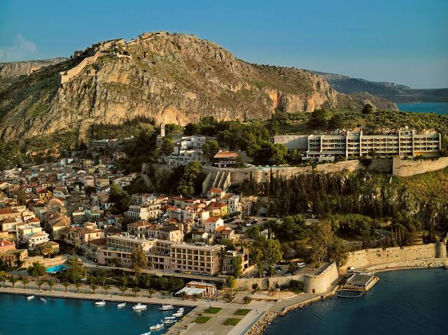 Amphitryon Hotel