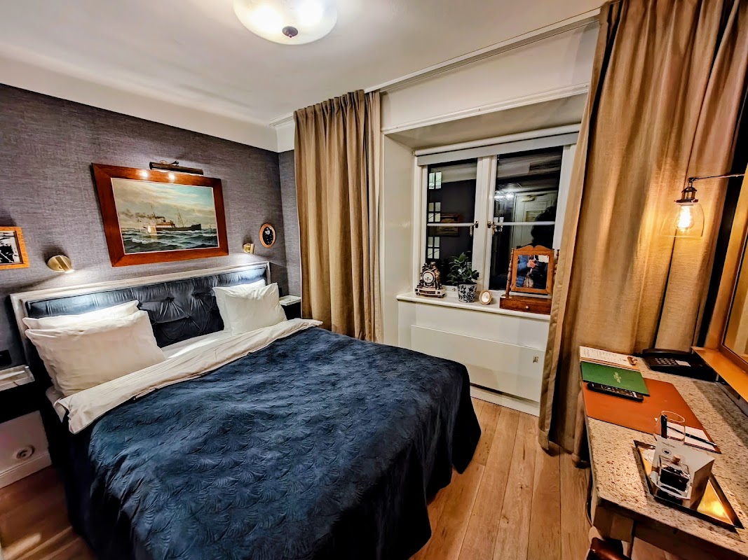 Collector’s Victory Hotel