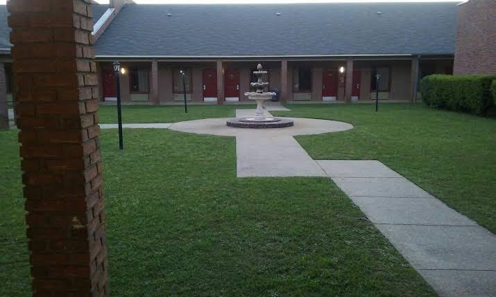Econo Lodge Inn & Suites
