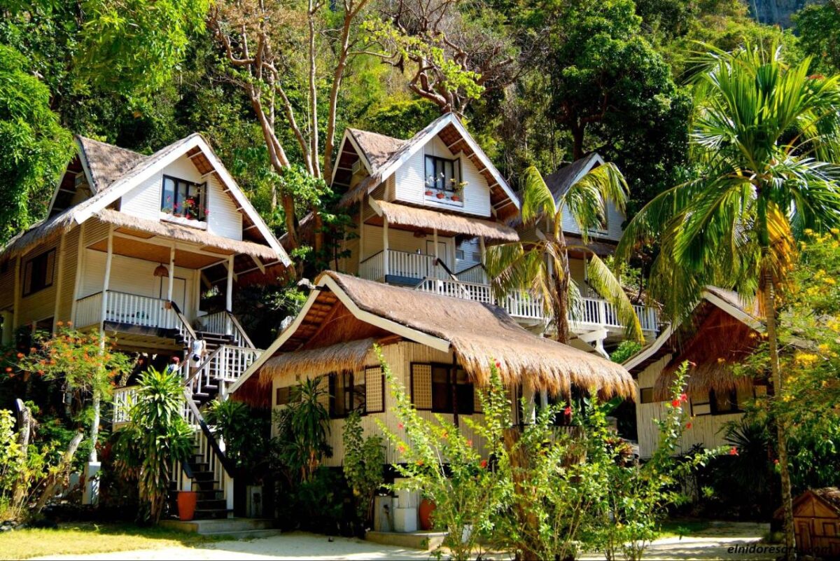 El Nido Resorts Philippines with limestone cliffs and crystal clear waters
