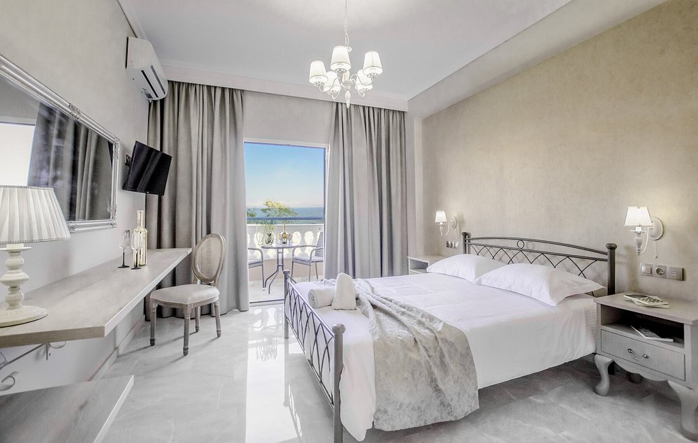 Your guide to diverse accommodations in Kavos, featuring beachfront resorts, lively hostels, and cozy apartments for a vibrant and comfortable stay.