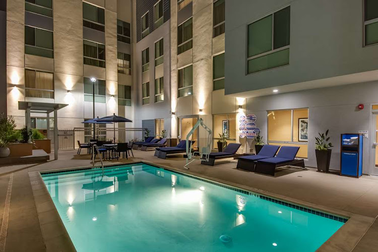 Hampton Inn and Suites Los Angeles – Glendale