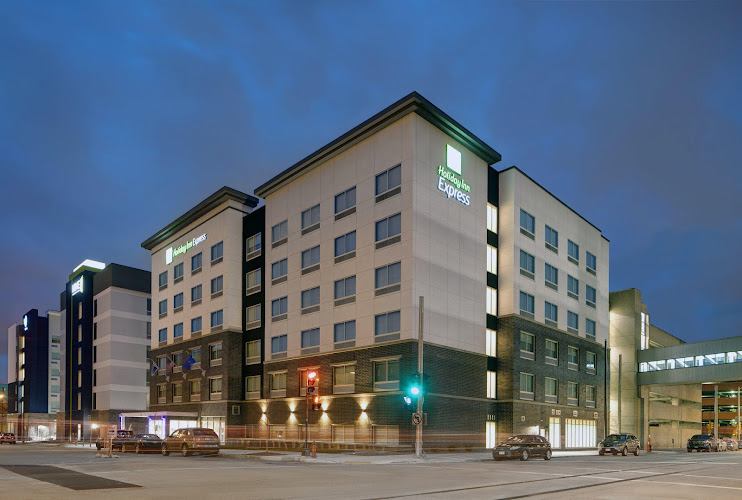 Holiday Inn Express Milwaukee Downtown, an IHG Hotel