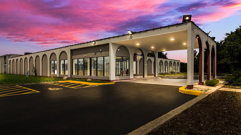 HomeTowne Studios & Conference Center Chicago – N Aurora/ Naperville