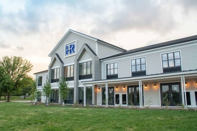 Hotel Renovo Des Moines Urbandale Tapestry by Hilton