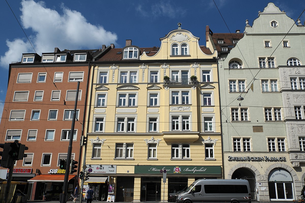 Apartment building at Zweibrückenstraße 10 in the Isarvorstadt in the district Ludwigsvorstadt-Isarvorstadt in Munich