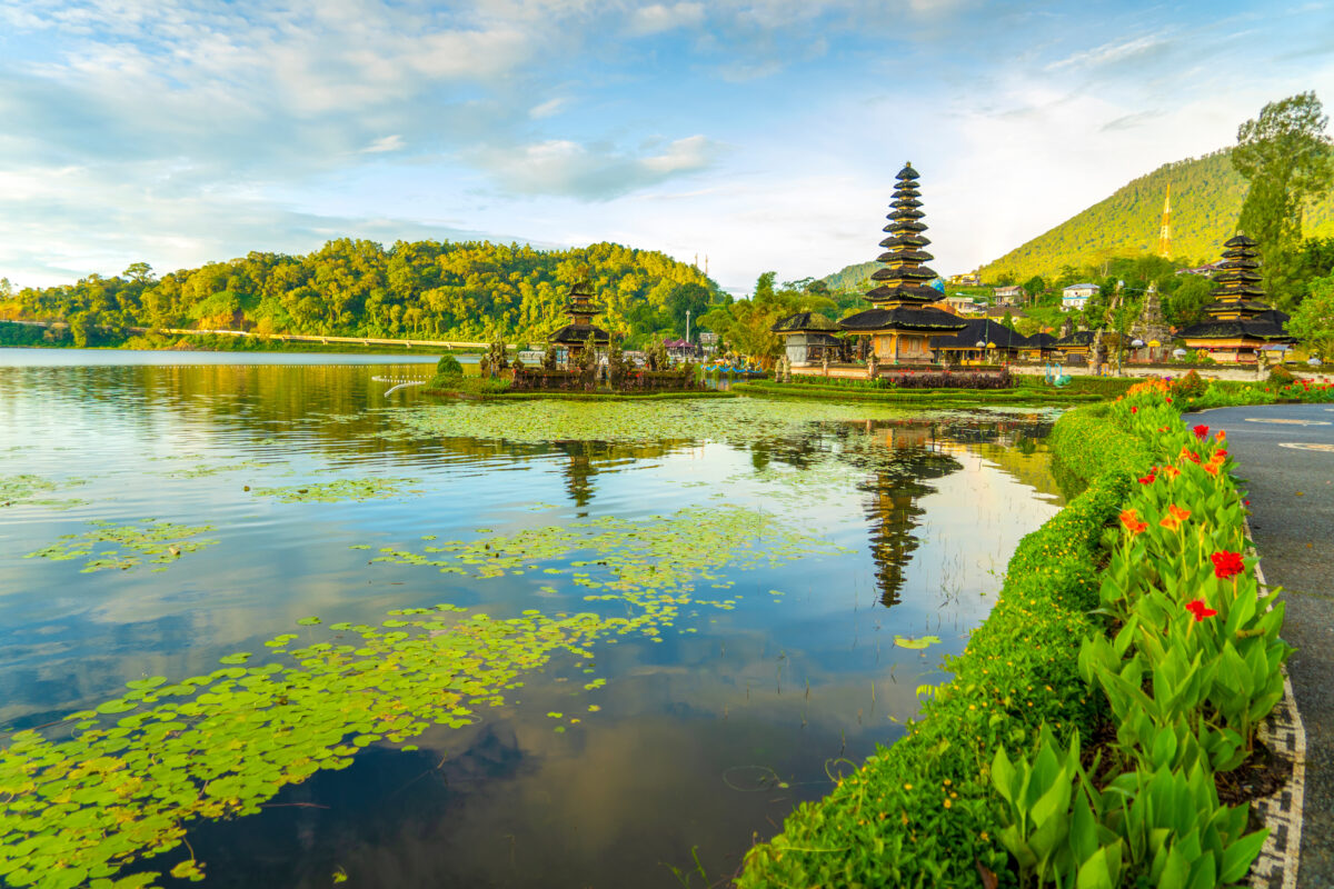 10 Exclusive Travel Packages That Won’t Break the Bank in 2026