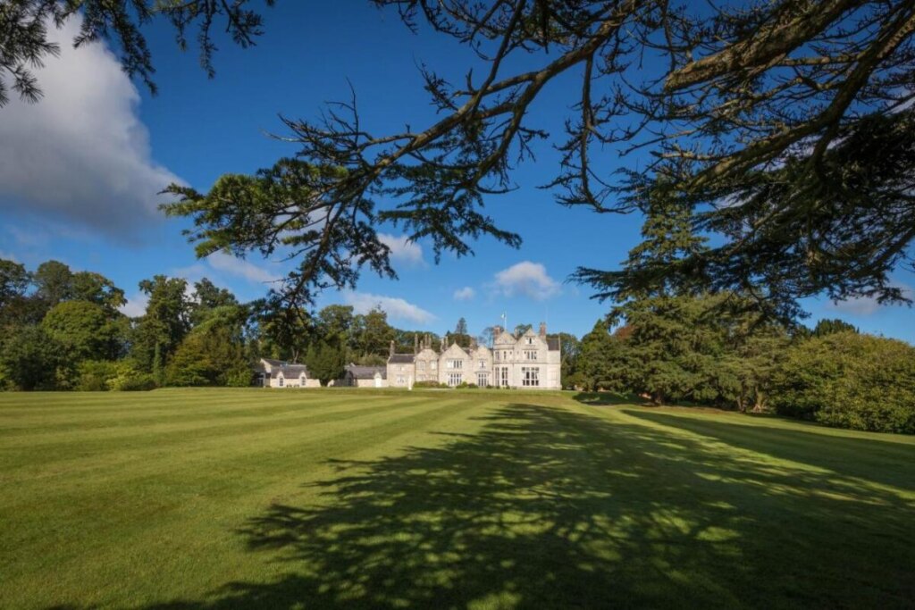 Grounds and the architecture of the Lough Rynn Castle