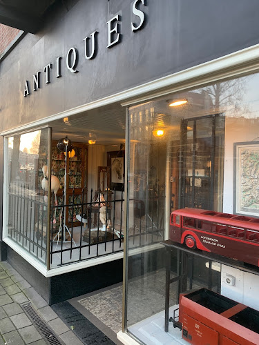 Nelis Antiques