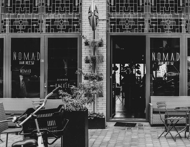 Nomad aan het IJ